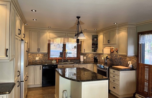 Domaine Nansen Ski Chalet | On the Mountain, Luxury 5 BR Ski In Ski Out Private Hottub & Sauna