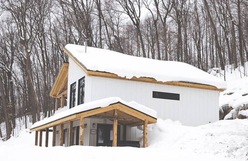 Nominingue Ski Chalet | On the mountainside, spectacular view, lake access, fireplace and spa