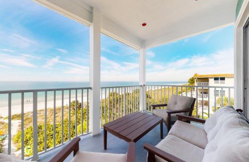 Independence Square Apartment | On The Rocks 3