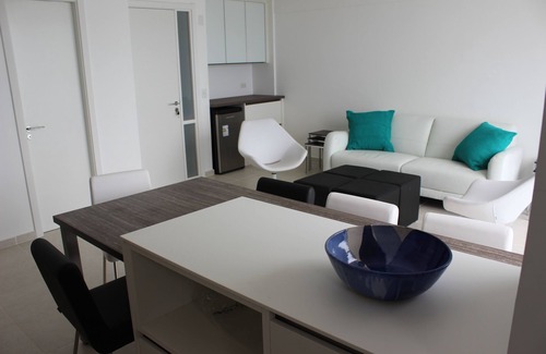 Peninsula Apartment | On the Sea: Like a Super Transatlantic not balance .