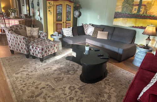 Elizabethtown Apartment | On The Square!