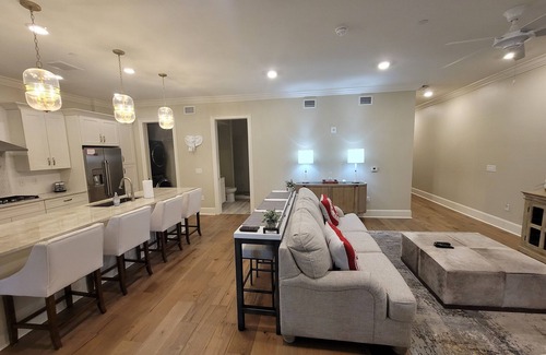 Tuscaloosa Condo | On The University Strip ~ 5 Blocks From The Stadium