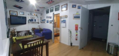 Whangarei Apartment | On the water boat House