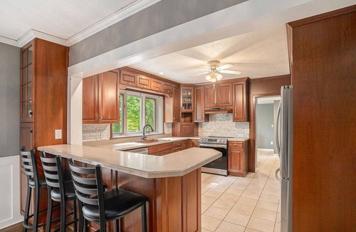 Niles House | On the Water, private Pool, large Hot tub, Kayaks, sleeps 16, escape to Michigan