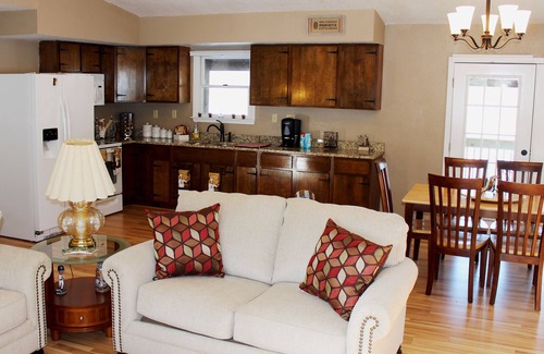 Makanda House | * On the Wine Trail * Near Giant City & Shawnee Forest! * Wi-Fi *