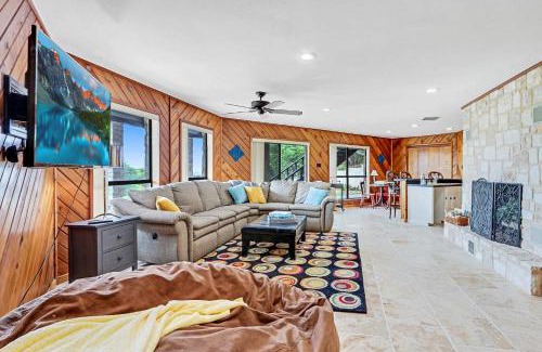 New Braunfels House | On Top of the World