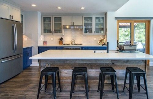 Twin Peaks House | On Top of The World: Modern West Shore Ward Canyon Home with Hottub (Summer only)