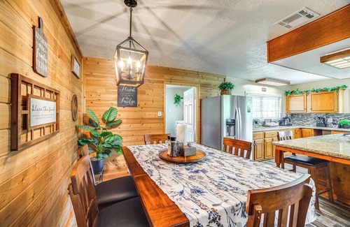 Onalaska House | Onalaska Home w/Game Room, Sunroom & Lake View!