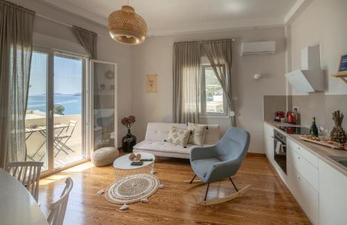 Loutraki Apartment | Onar Beachfront Residence, Loutraki