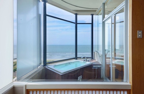 Hamasaki House | ONCRI-KARATSU