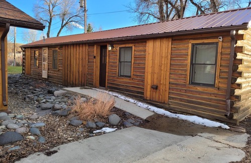 Meeteetse Cabin | One bed one bath Bunkhouse