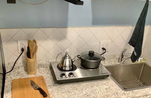 Colesville House | One bed one bath with private entrance located close walking shopping center
