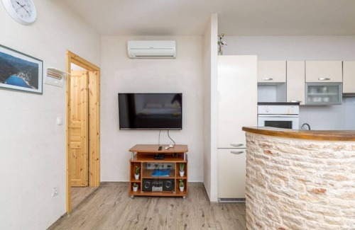 Zastrazisce Apartment | One Bedroom Apartment with Terrace and Sea View