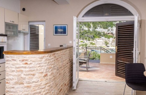 Zastrazisce Apartment | One Bedroom Apartment with Terrace and Sea View
