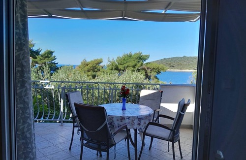 Maslinica Apartment | One bedroom apartment near beach Maslinica, Šolta (A-23173-a)