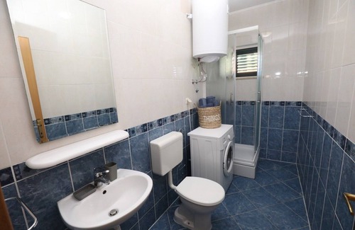 Donja luka Apartment | One bedroom apartment with balcony and sea view Makarska (A-19525-a)