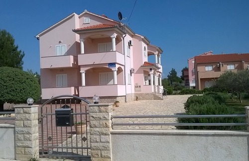 Vrsi Apartment | One bedroom apartment with terrace and sea view Vrsi - Mulo, Zadar (A-5860-b)