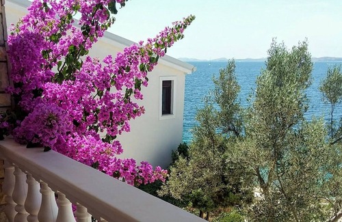 Zdrelac Apartment | One bedroom apartment near beach Ždrelac, Pašman (A-8406-c)