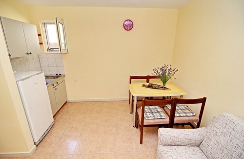 Rasohatica Apartment | One bedroom apartment near beach Cove Rasohatica, Korčula (A-5453-a)