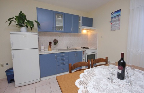 Vis Apartment | One bedroom apartment near beach Vis (A-2459-a)