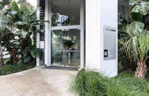 Parnell Apartment | One Bedroom Apartment - Pool, Gym & Tennis Courts!