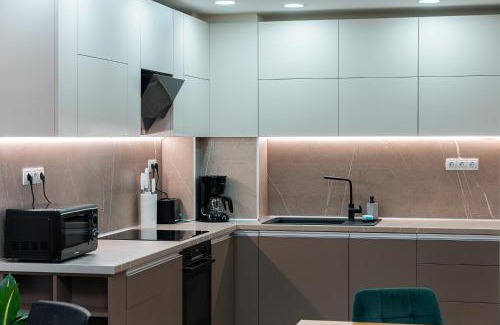 Plovdiv Center Apartment | One-Bedroom apartment with Free Street Parking, Free Gym Pass and Office Setup