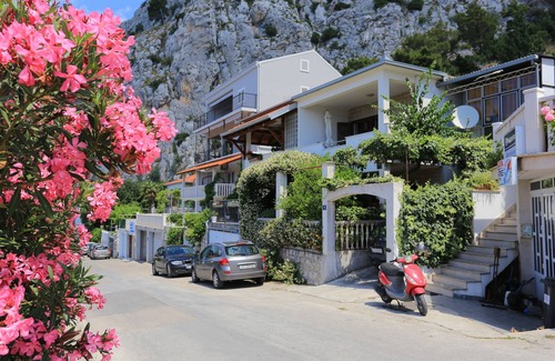 Borak Apartment | One bedroom apartment with terrace and sea view Omiš (A-18919-b)