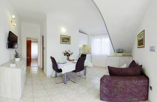 Cove Rogacic Apartment | One bedroom apartment with balcony and sea view Vis (A-2428-c)