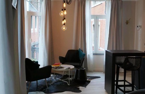 Huy Apartment | One bedroom appartement with city view balcony and wifi at Hoei