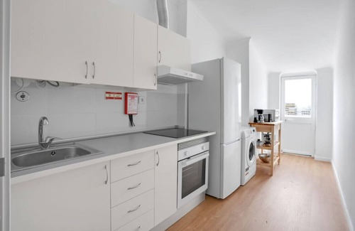 Cacilhas Apartment | One bedroom Apt | Almada | Balcony w/River Views!