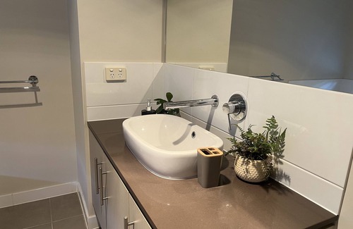 Pacific Pines House | ONE bedroom available in a Modern spacious home