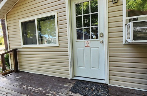 Monticello Cabin | One Bedroom Cabin - Lakeview - Charming 500 sq ft one-bedroom cabin located at Outrigger Resort, just 1/4 mile from Indiana Beach Amustment Park! Features a lake view, private bathroom, kitchen, and living room. One (1) queen bed and one (1) futon al