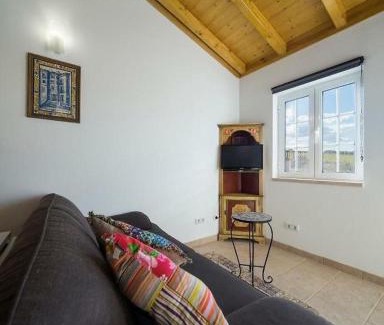 Évora Ski Chalet | One Bedroom Chalet with private bathroom and kitchen