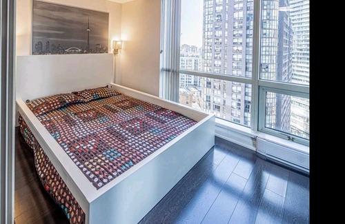Bay Cloverhill Condo | One bedroom Condo, next to University of Toronto
