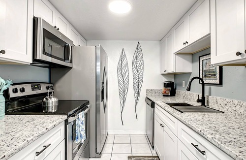 Bayview Condo | One bedroom condo. Ground floor. Remodeled January 2025 & FULL Waterview