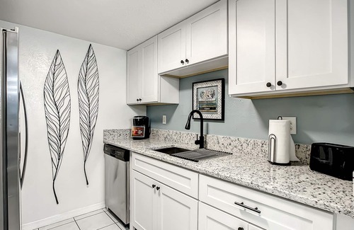 Bayview Condo | One bedroom condo. Ground floor. Remodeled January 2025 & FULL Waterview