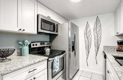 Bayview Condo | One bedroom condo. Ground floor. Remodeled January 2025 & FULL Waterview