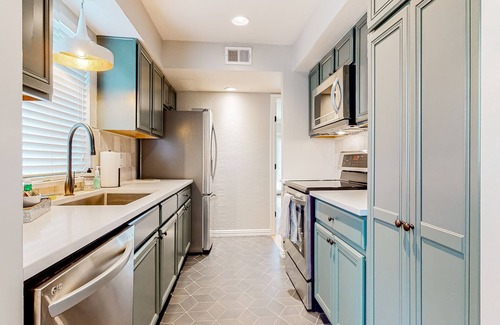 Rosedale Condo | One-bedroom condo with enclosed yard, patio, and close to parks