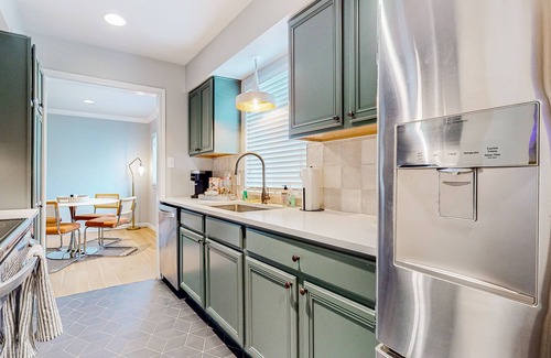 Rosedale Condo | One-bedroom condo with enclosed yard, patio, and close to parks