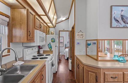 Port Isabel Cottage | One bedroom cottage-Steps from Space X Launch Views