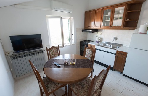 Turanj Apartment | One bedroom apartment with air-conditioning Turanj, Biograd (A-6445-a)