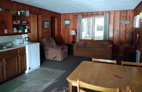 Benton Cabin | One bedroom, lakefront cabin at Shawnee Bay Resort