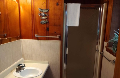 Benton Cabin | One bedroom, lakefront cabin at Shawnee Bay Resort
