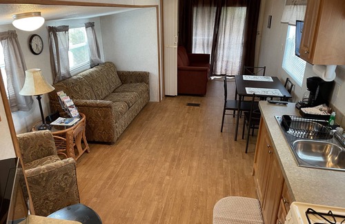 North Fort Myers Cottage | One Bedroom/One Bathroom Le Petit Chalet