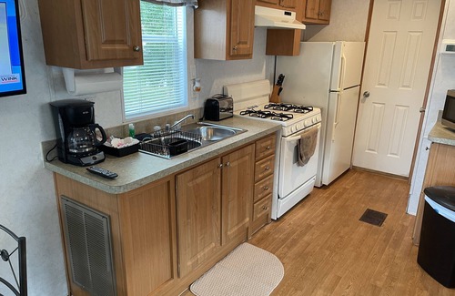 North Fort Myers Cottage | One Bedroom/One Bathroom Le Petit Chalet