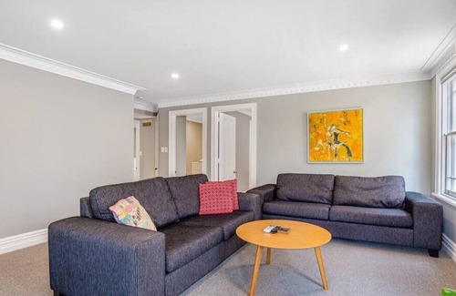 Parnell Apartment | One-bedroom Parnell Charmer