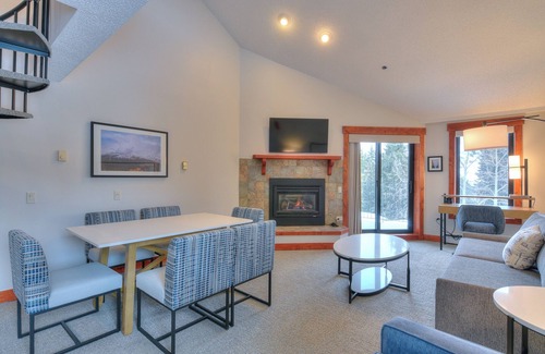 Four O'Clock Condo | One Bedroom plus Loft