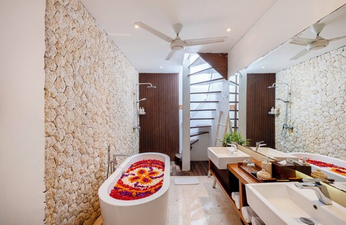 Tanjungbenoa Villa | One bedroom private pool and bathub with rooftop