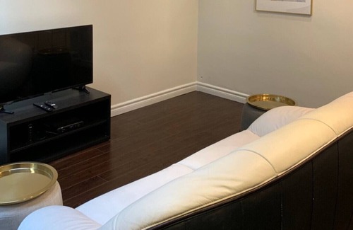 North York House | one bedroom small on Yonge subwayline