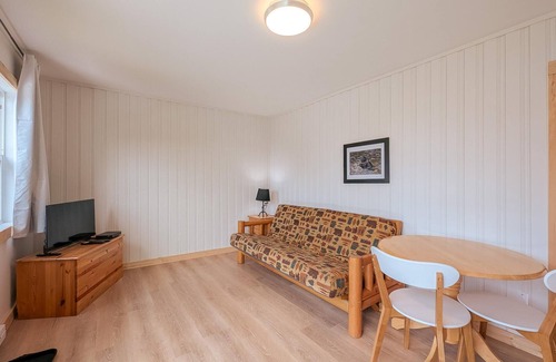 Ucluelet Cottage | One Bedroom Suite | Ocean View